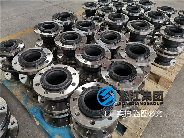 DN80內襯四(sì)氟耐油橡膠接頭,介質航空煤油設備配套 DN80內襯四氟耐(nài)油橡膠接頭,介質航空煤油(yóu)設備配套